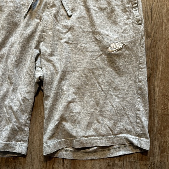 NIKE SHORTS SIZE(XXL) - Picture 2 of 7